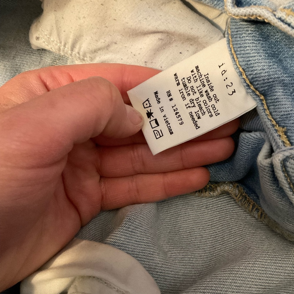 ID:23 RIPPED JEANS - Picture 5 of 8